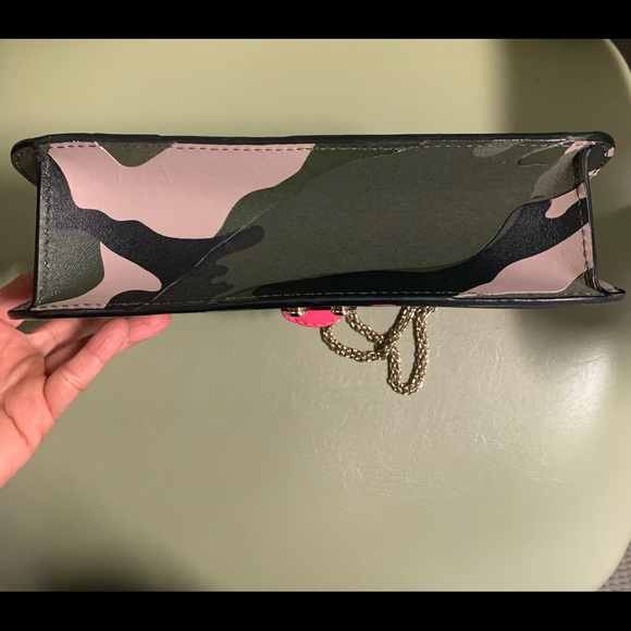 🔥VALENTINO CAMO BAG🔥 - Picture 4 of 13